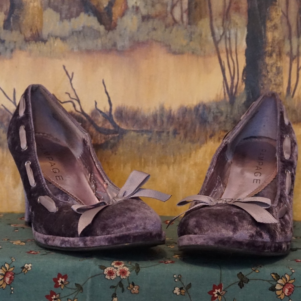 Adorable Lavender velvet heels